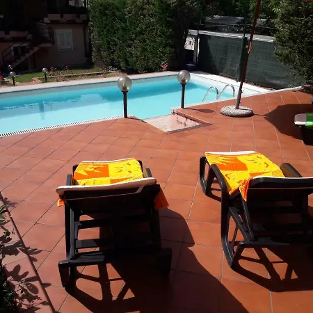 Claudia Indipendente Con Piscina Ad Uso Esclusivo * Genga (Ancona)